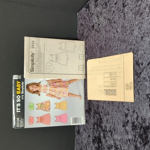Simplicity A2432 Uncut/Unused Girl's Dress & Shrug Pattern Size 3-8 - Picture 3 of 3